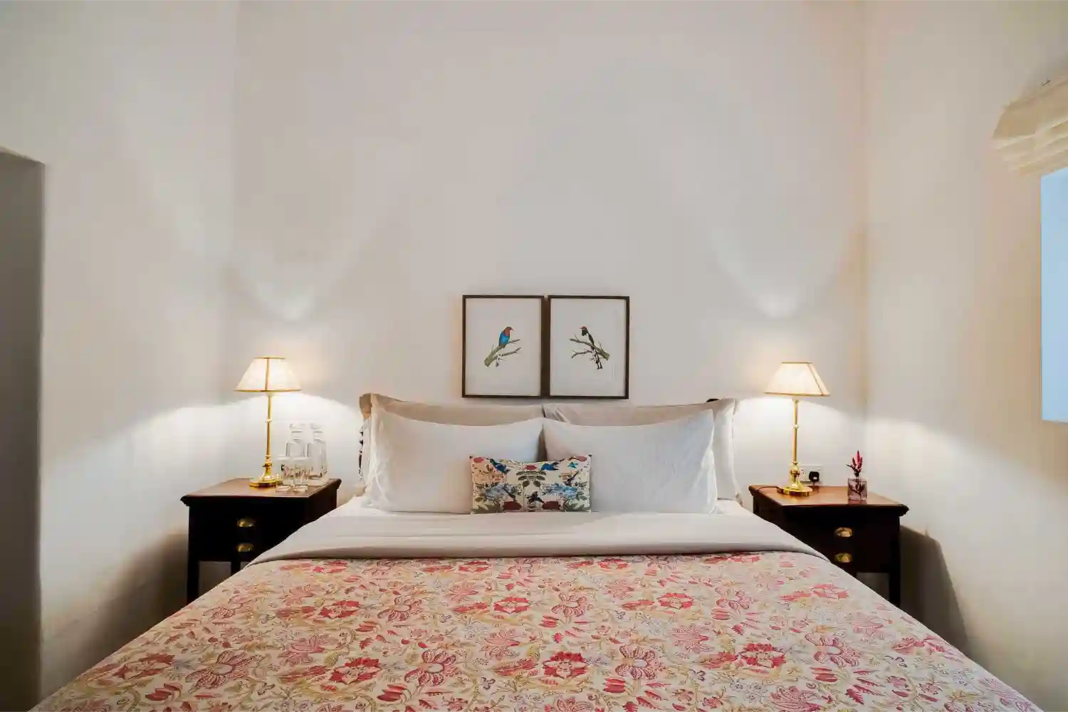 Deluxe room. Bawlana Bungalow Hotel and bungalow to stay in Kandy Sri Lanka. private holiday bungalow in sri lanka